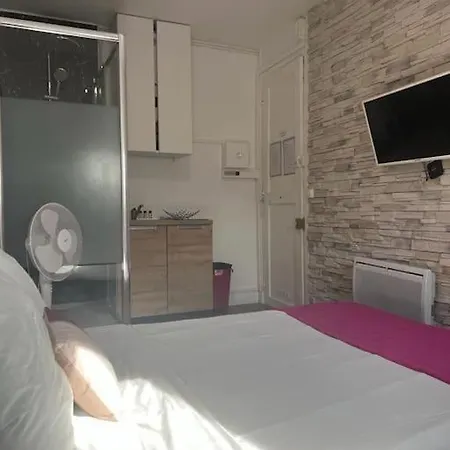 Small Updated Studio In Very Luxe Area Appartement